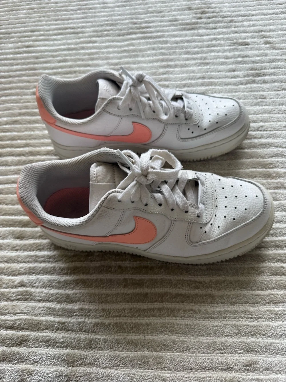 Nike Air Forcé Ones White Sneakers with Pink Swoosh - Classic Low-Top